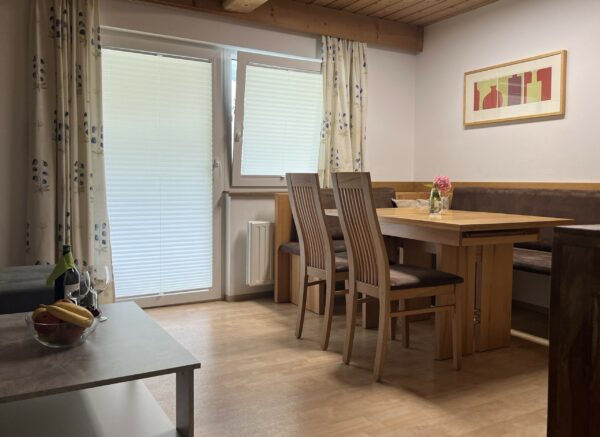 Haus Hofer - Sitzecke der Ferienwohnung in Bramberg am Wildkogel